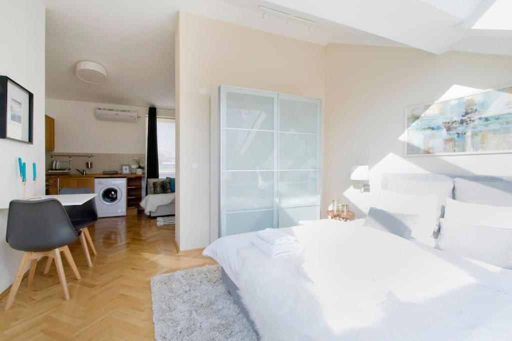 Venus Apartment *